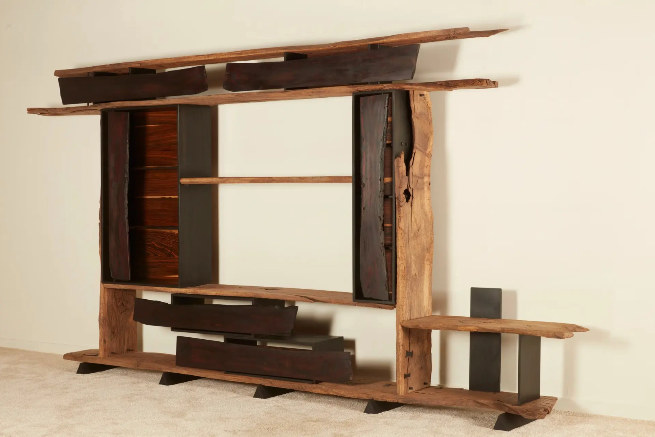 Bibliothèque du Monde — sculpture en cinq essences de bois