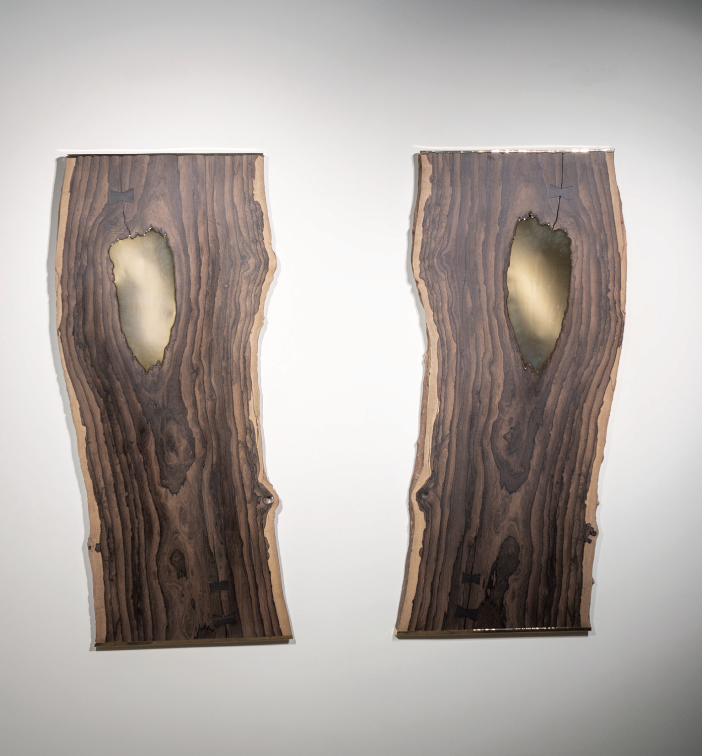 Miroir d'Or — bois de Ziricote et métal poli doré à l'or fin