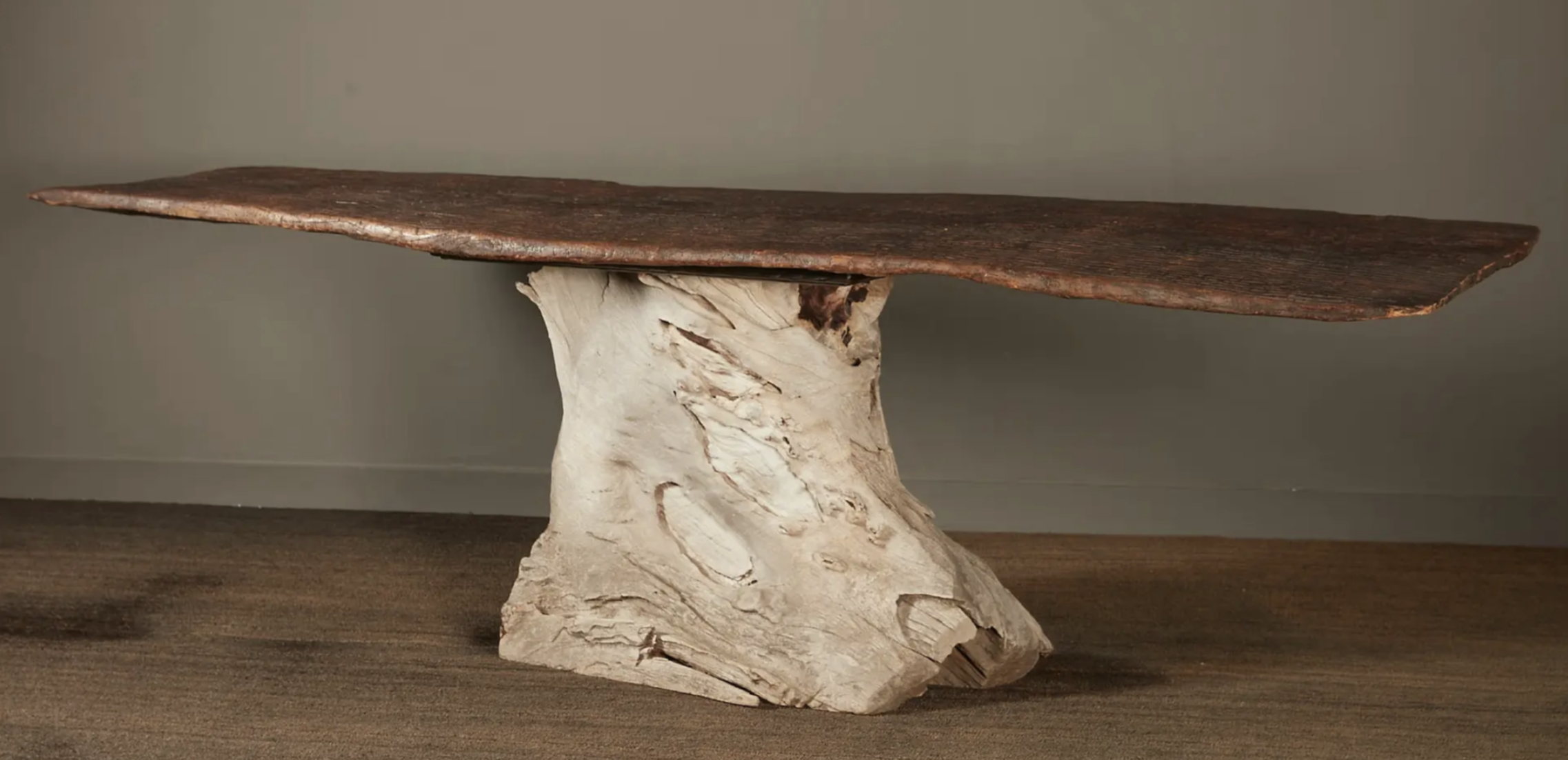 Odusseus — sculpture console-bureau en olivier d'Ithaque